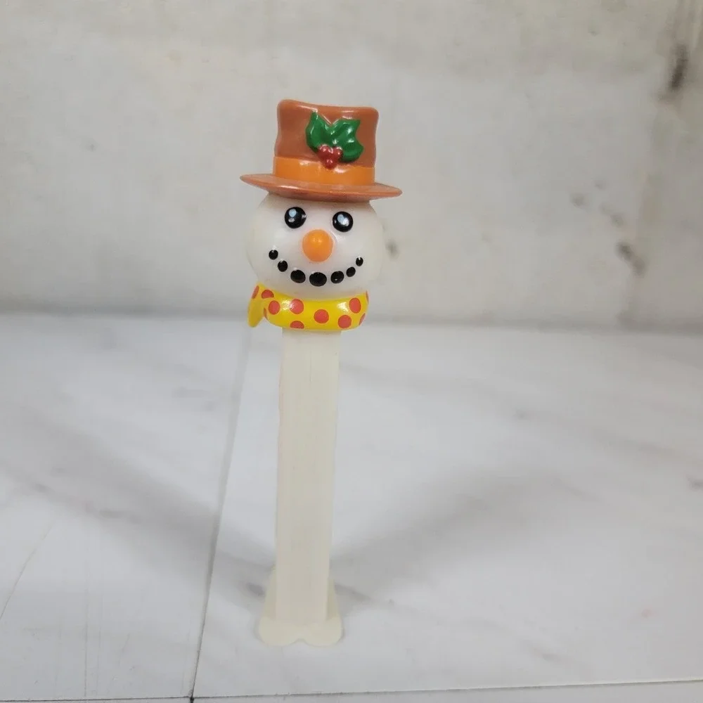 Pez Dispenser 2002 White Snowman Brown‎ Hat White Base Foot Slovenia